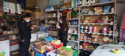 守护舌尖安全 静宁县市场监管局启动“放心食品超市自我承诺”活动 大力提升销售环节食品安全质效 并强化烟草制品零售管理