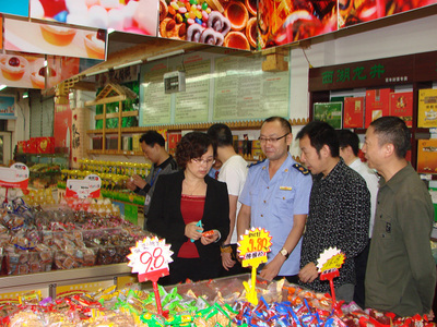 副县长吕芸带队检查中秋国庆食品安全工作